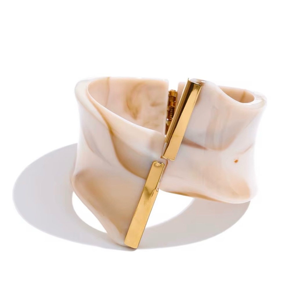 Elegant Gold and Cream Women's Resin Bracelet
